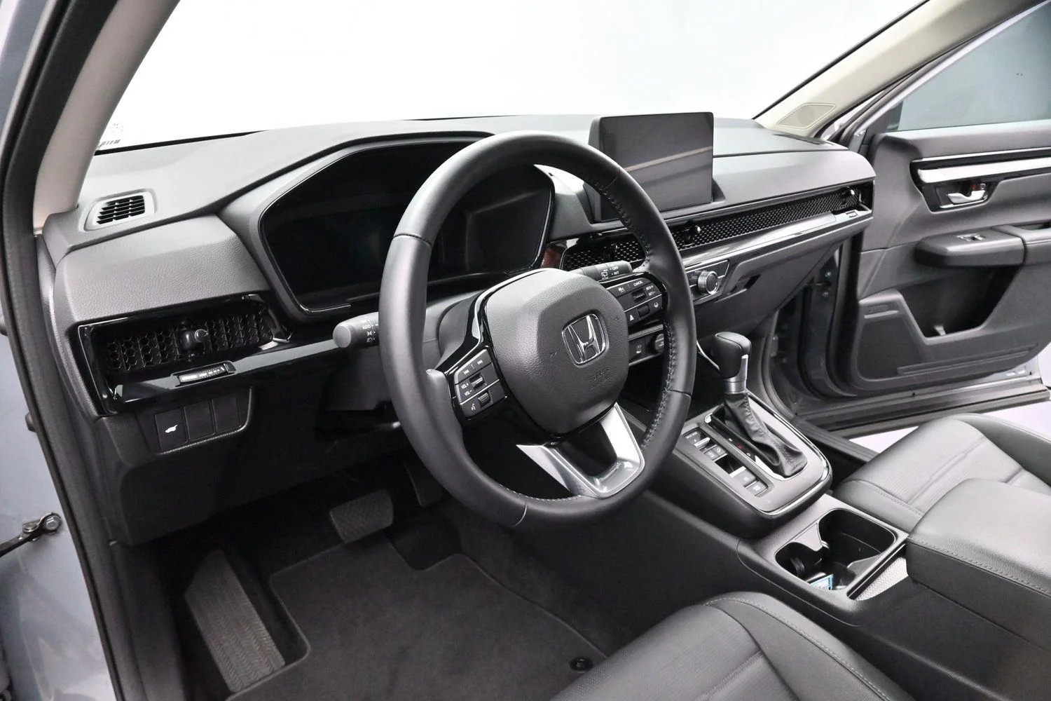 Used 2025 Gray Chrysler Select image 13