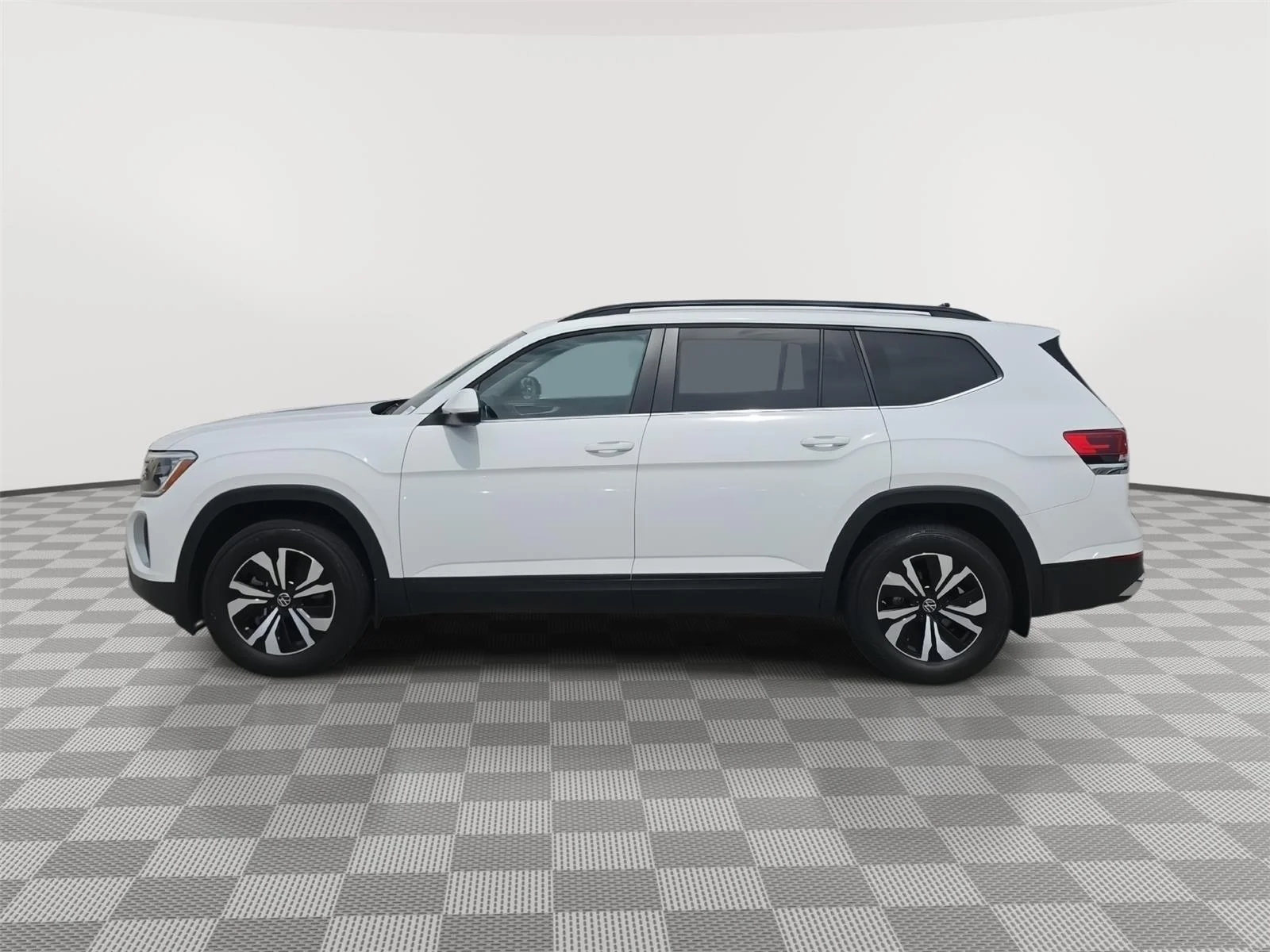 Used 2024  Volkswagen 2.0T SE image 7