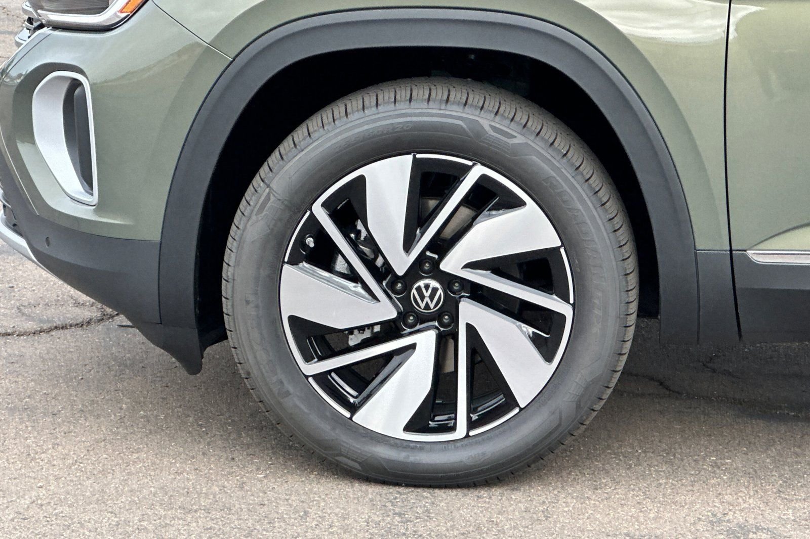 New 2026 Avocado Green Pearl Volkswagen SEL image 26