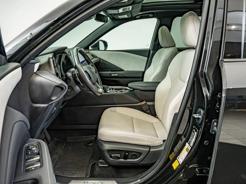 2025 Lexus TX Premium - Photo 31