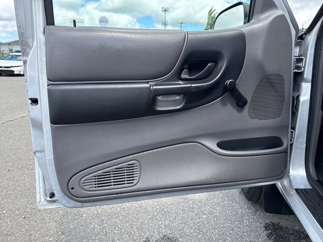 Used 2002 Silver Frost Clearcoat Metallic Ford XLT image 16