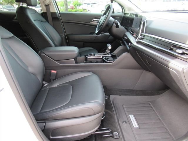Used 2025 White Kia SX image 9