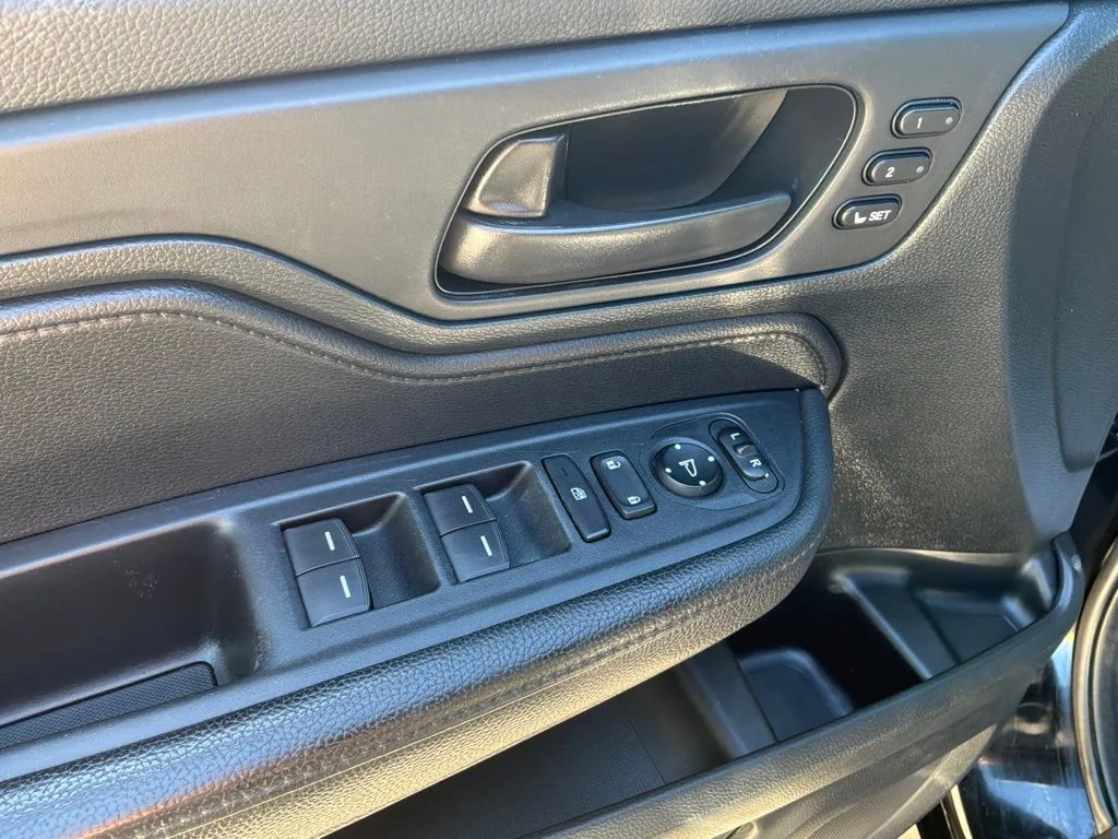 Used 2023  Honda Sport image 12