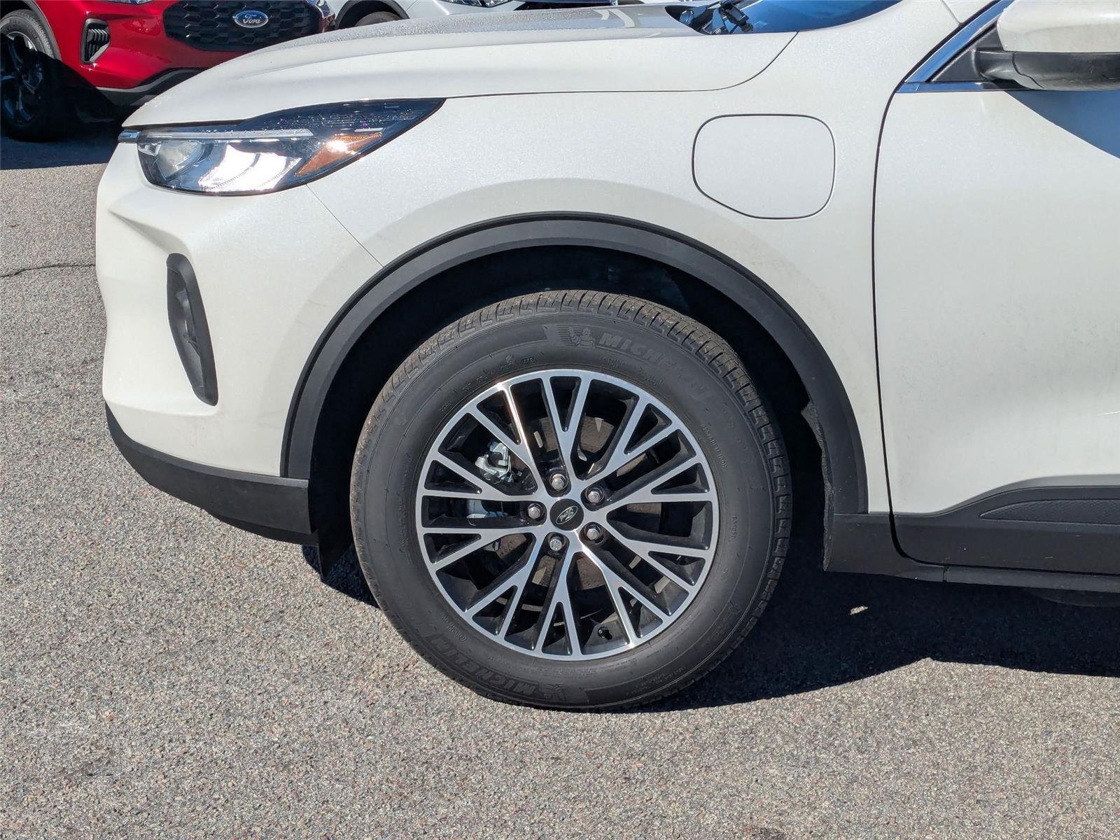 New 2025 Star White Metallic Tri-coat Ford Plug-in Hybrid image 11
