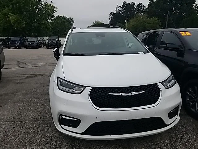 Used 2023 White Chrysler Limited image 8