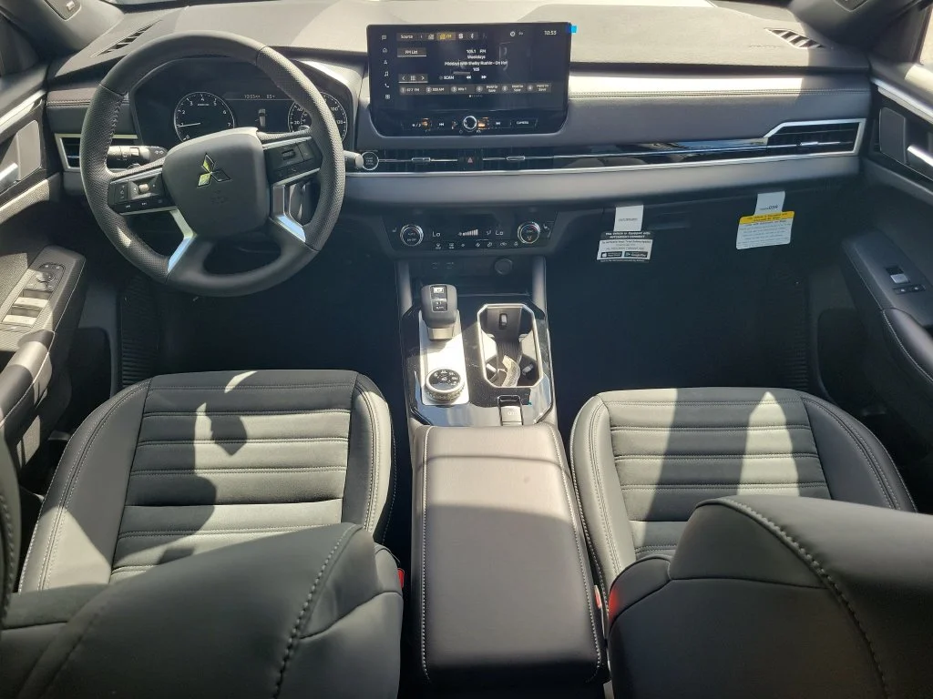 New 2026 White Mitsubishi LE 1.5T 2WD image 15