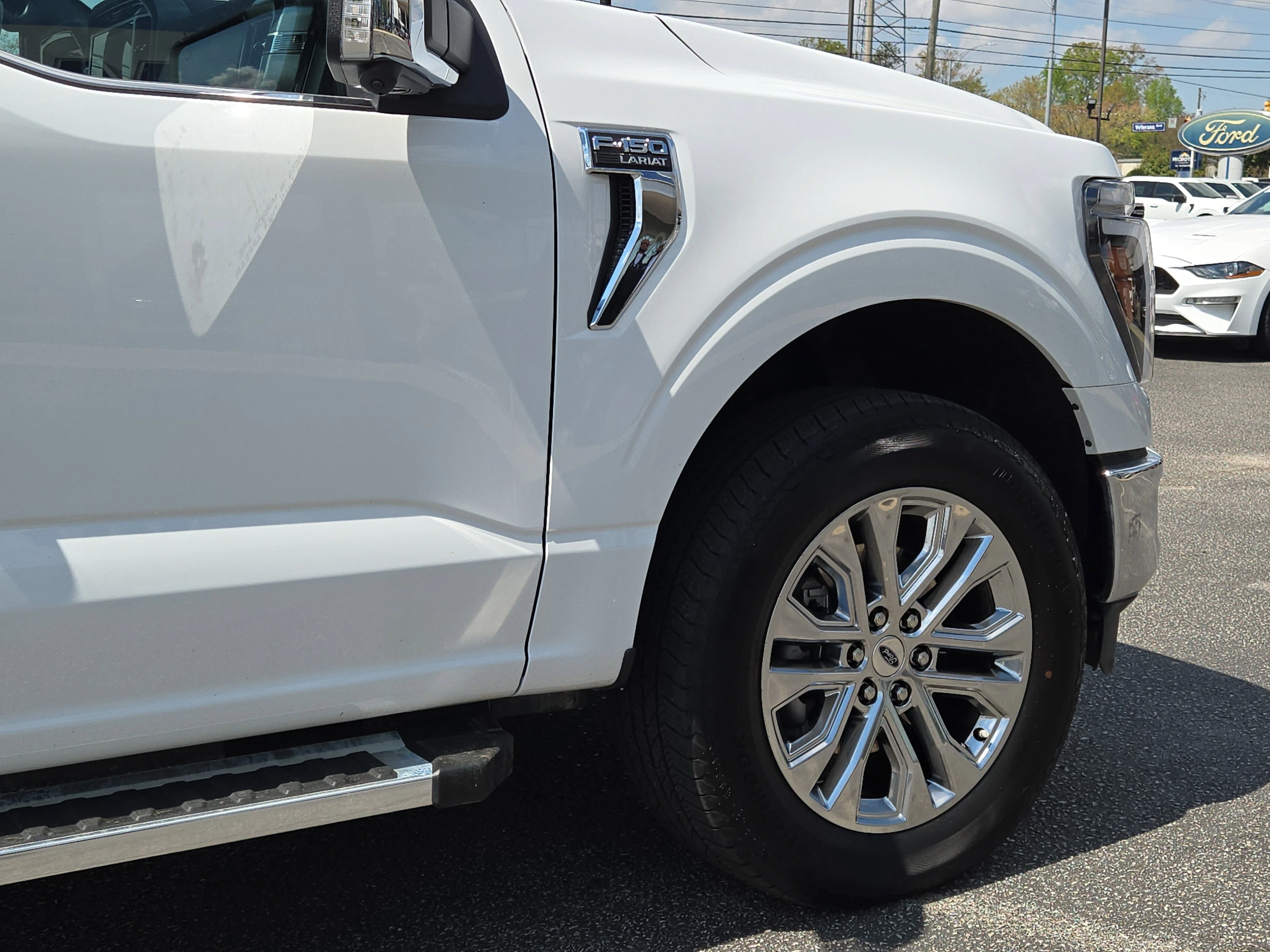 Used 2025 Oxford White Ford LARIAT image 13