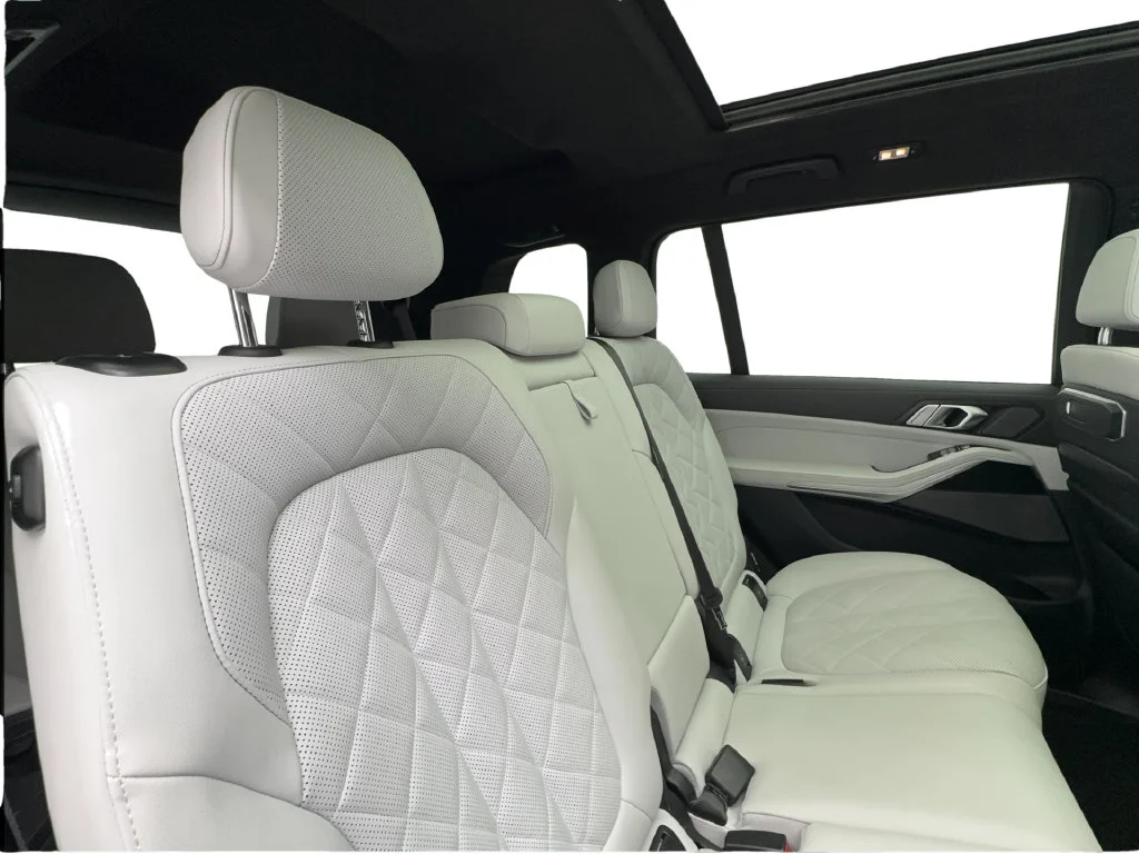 Used 2024 White BMW xDrive40i image 36