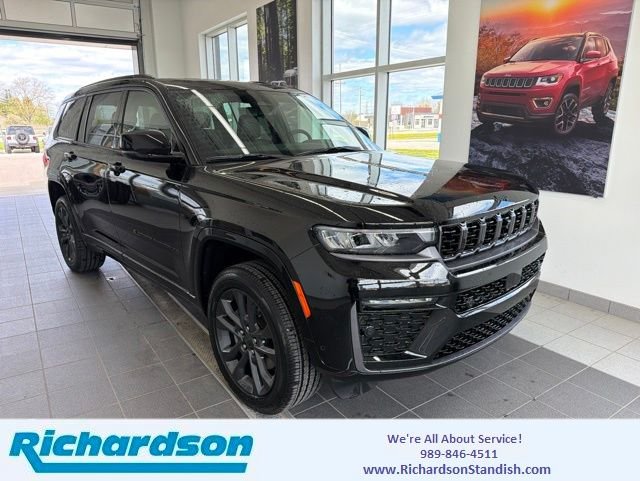 New 2026 Diamond Black Crystal Pearl-Coat Exterior Paint Jeep Limited image 1