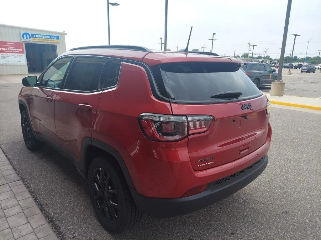 New 2026 Red Hot Pearlcoat Jeep Latitude image 5
