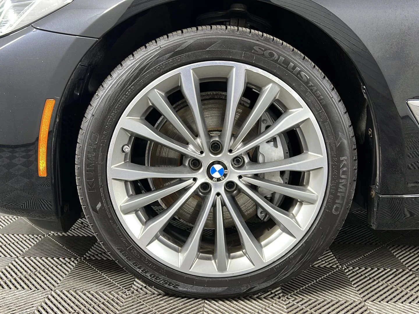 Used 2023 Black Sapphire Metallic BMW 540i xDrive image 24