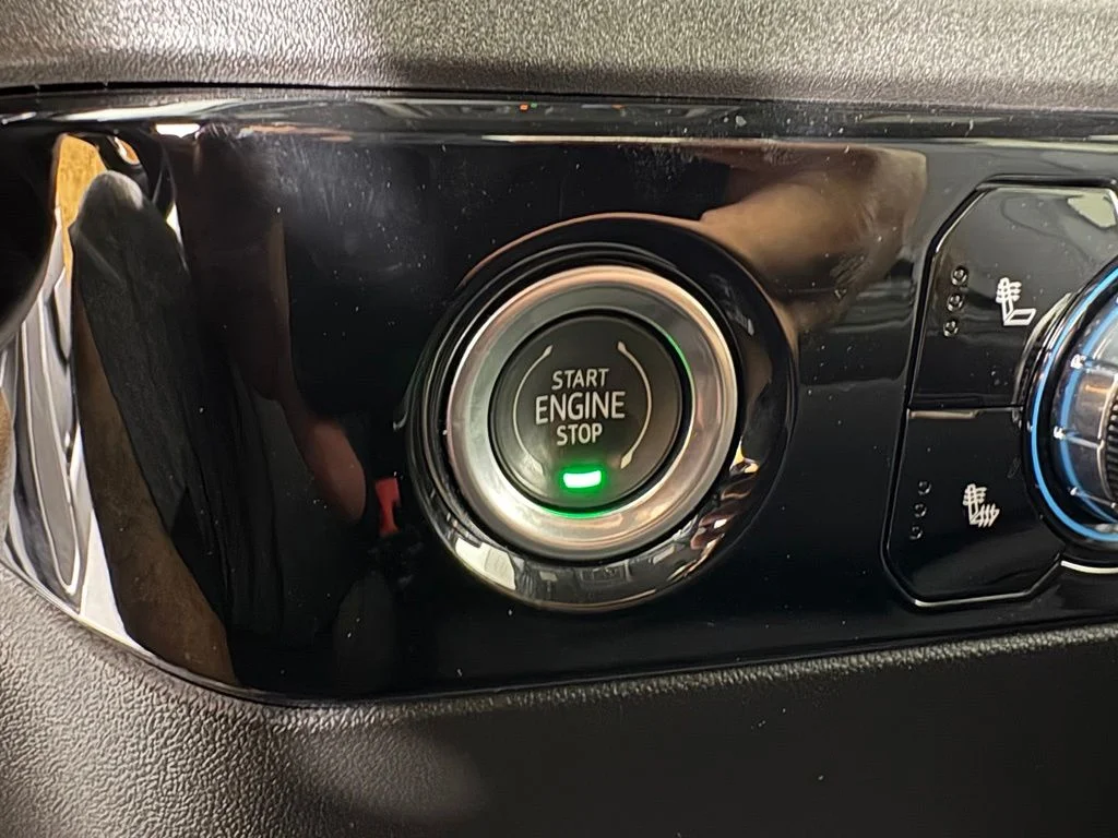 Used 2023 White GMC Elevation image 32
