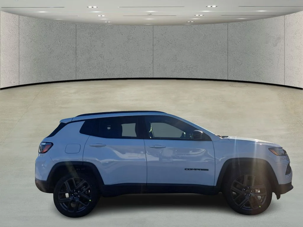 New 2026 Bright White Clear-Coat Exterior Paint Jeep Latitude image 4