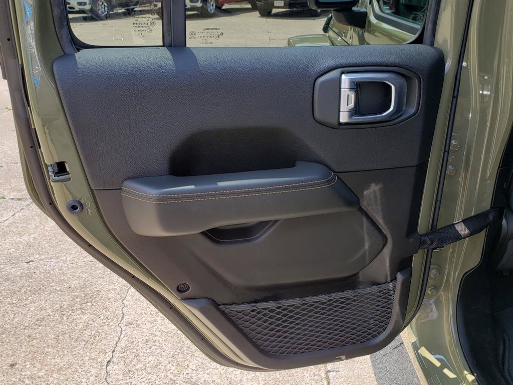 Used 2026 41 Jeep Sahara image 14