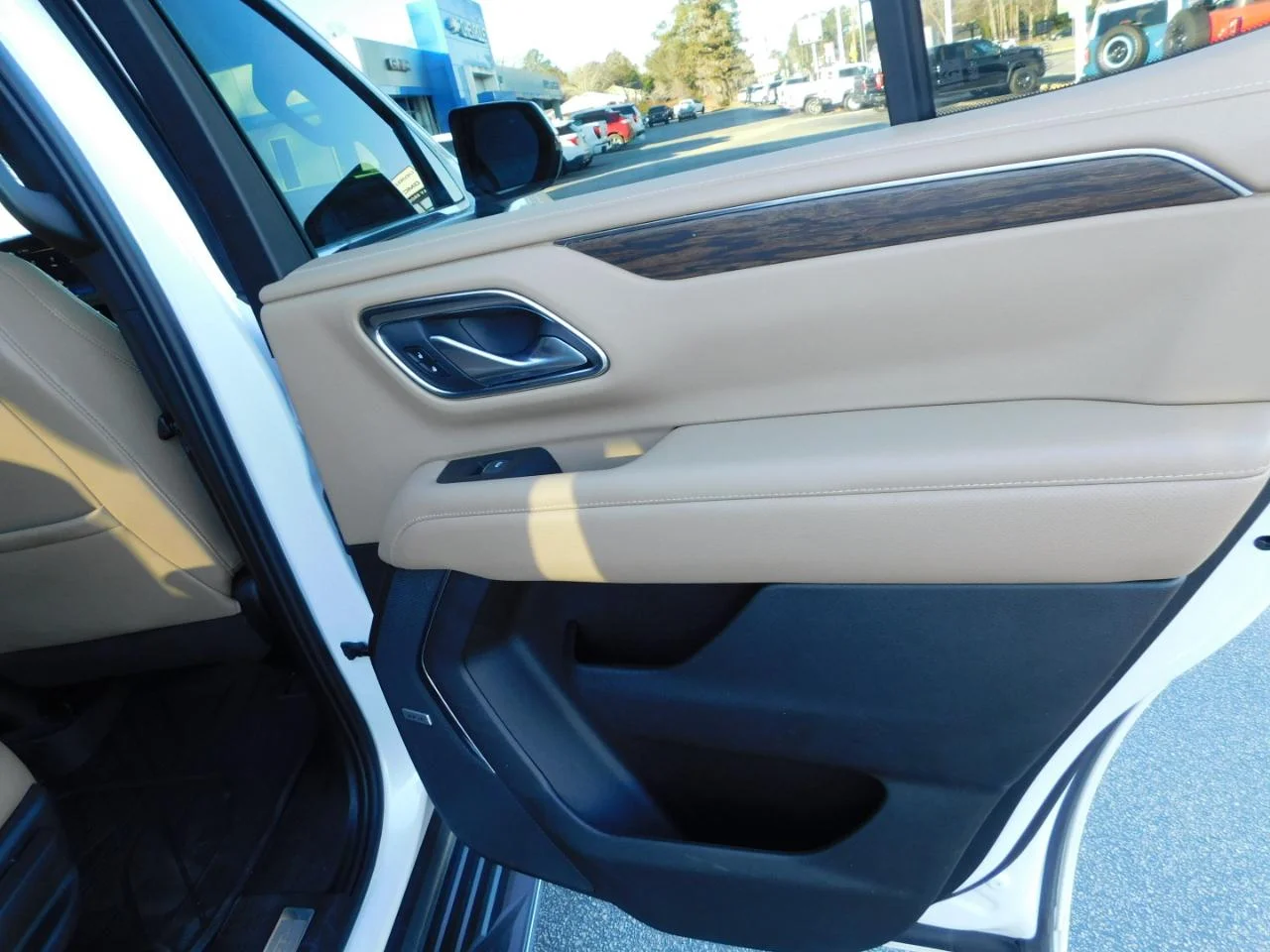 Used 2023 Iridescent Pearl Tricoat Chevrolet 2WD 4DR PREMIER image 11