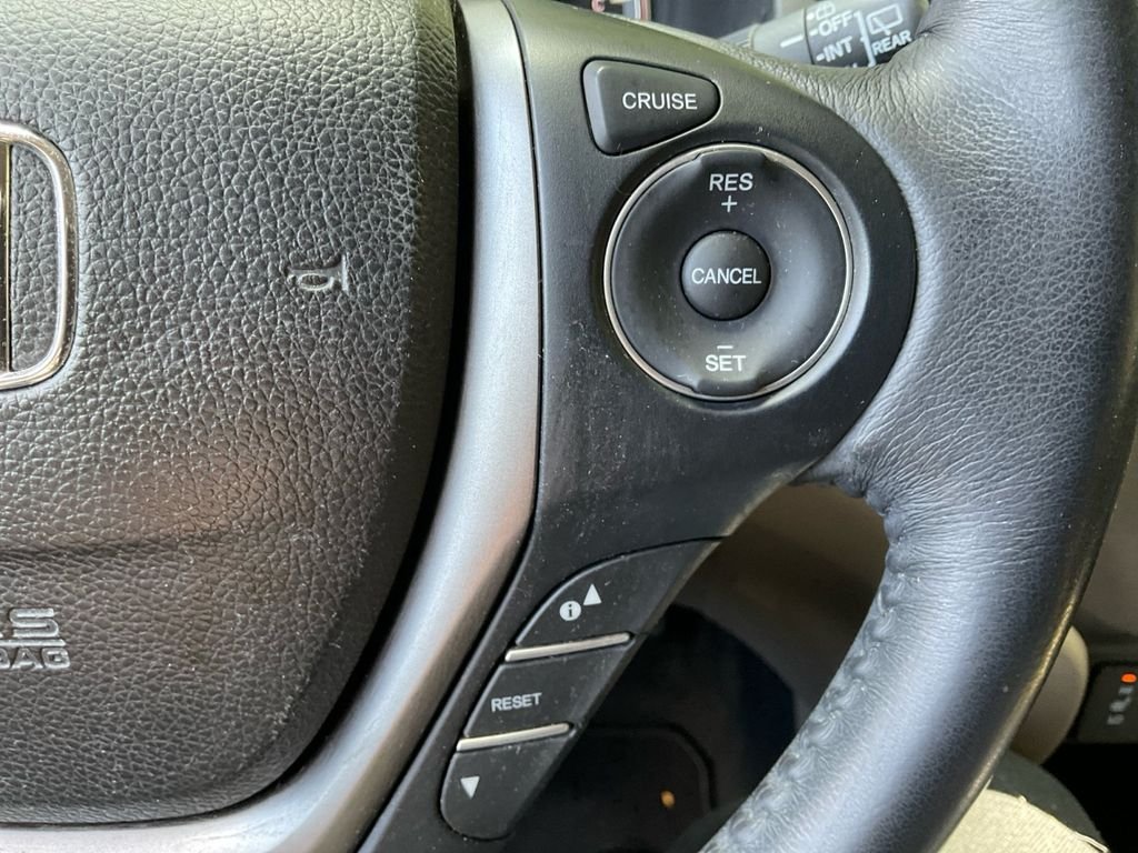Used 2017 White Honda EX-L image 37