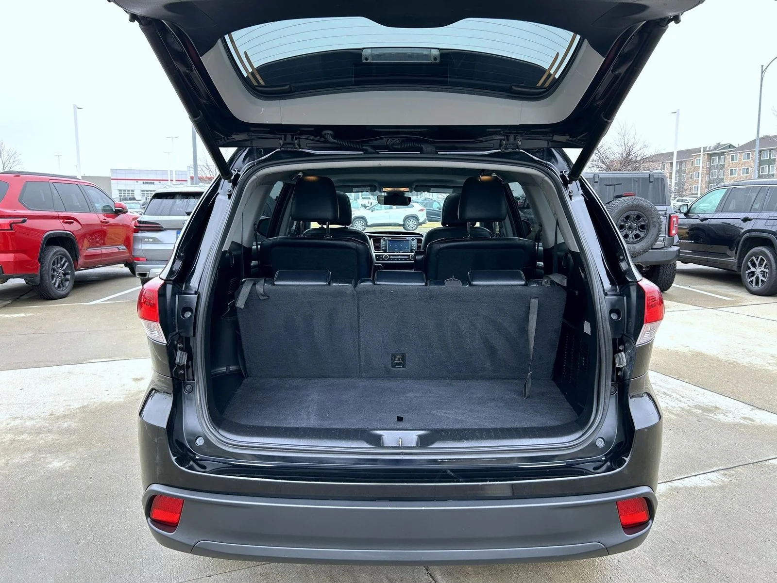 Used 2019 Black Toyota XLE image 23