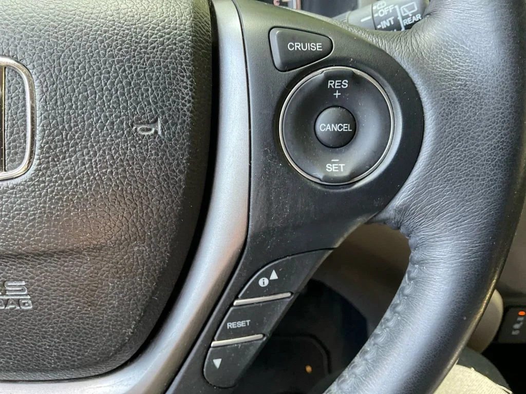 Used 2017 White Honda EX-L image 37