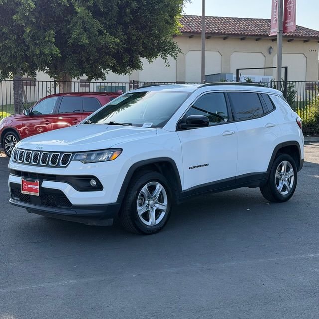 Used 2024 White Jeep Latitude image 3
