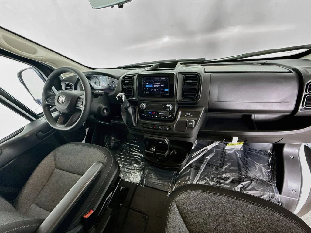 Used 2025 White Ram Base image 22