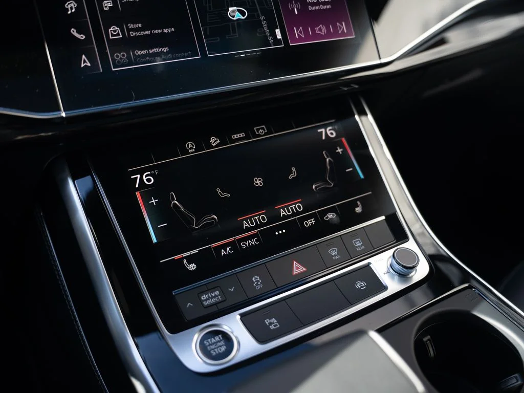 Used 2025 White Audi  image 27