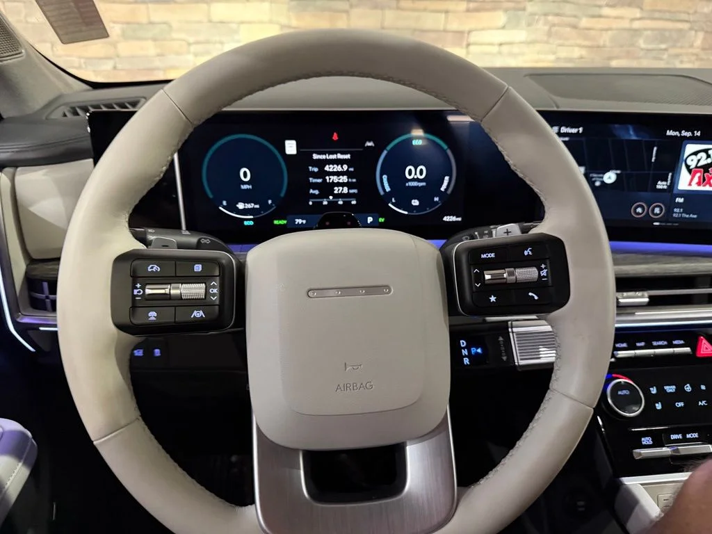 Used 2026 Green Hyundai Limited image 15