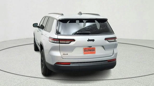 New 2026 Silver Zynith Exterior Paint Jeep Altitude image 7