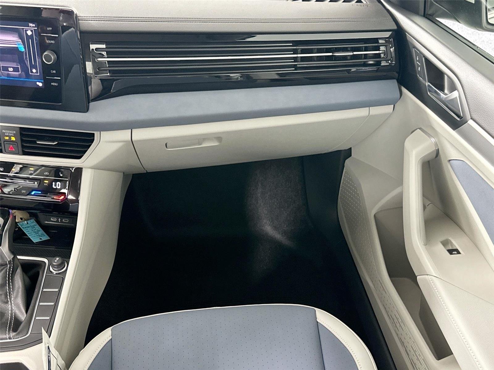 New 2026 Opal White Pearl Volkswagen SE image 24