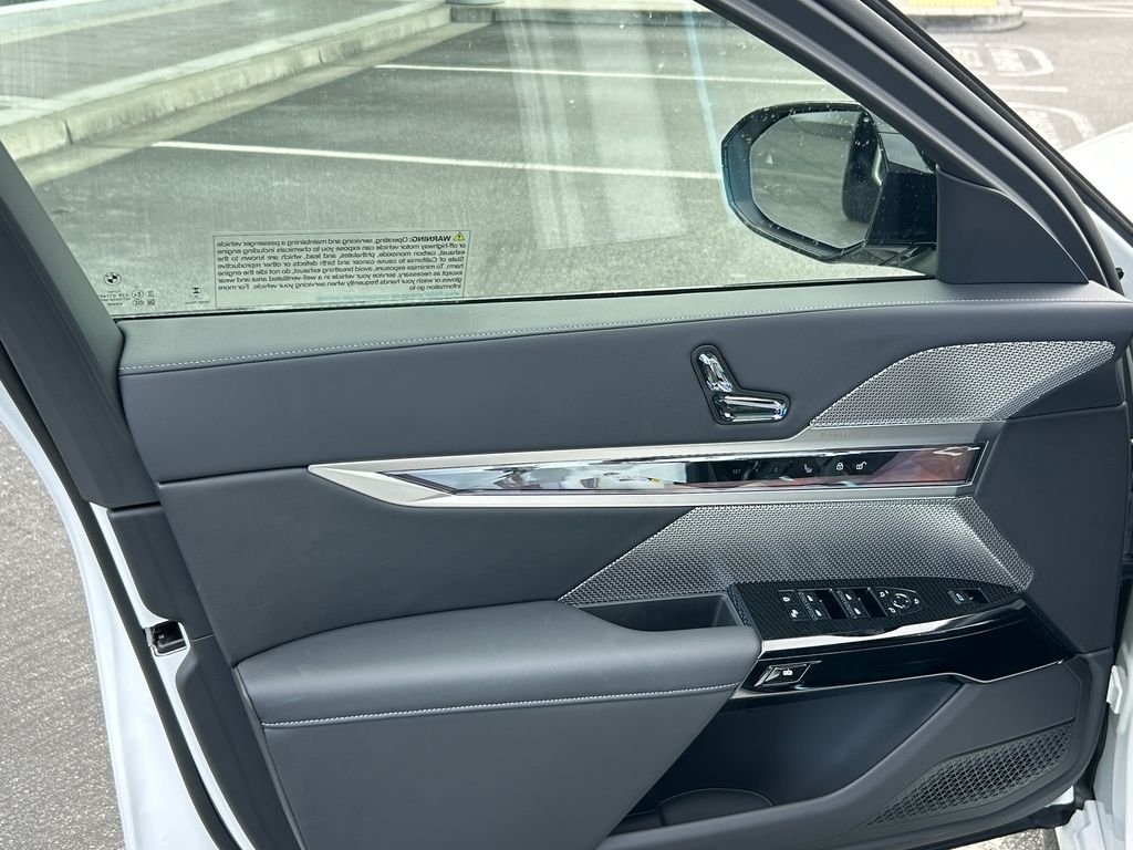 New 2026 Alpine White BMW M70 image 11