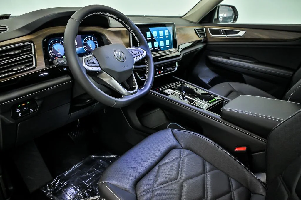 New 2026 Green Volkswagen 2.0T SE w/Technology image 6