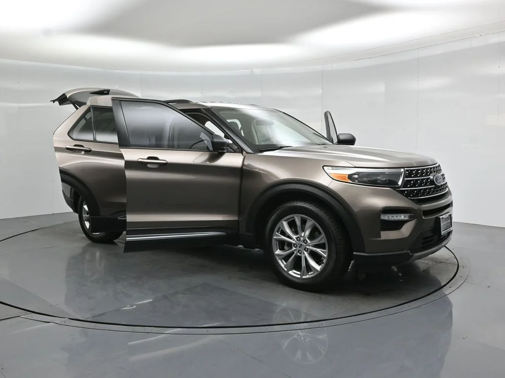 Used 2021 Gray Ford XLT image 31