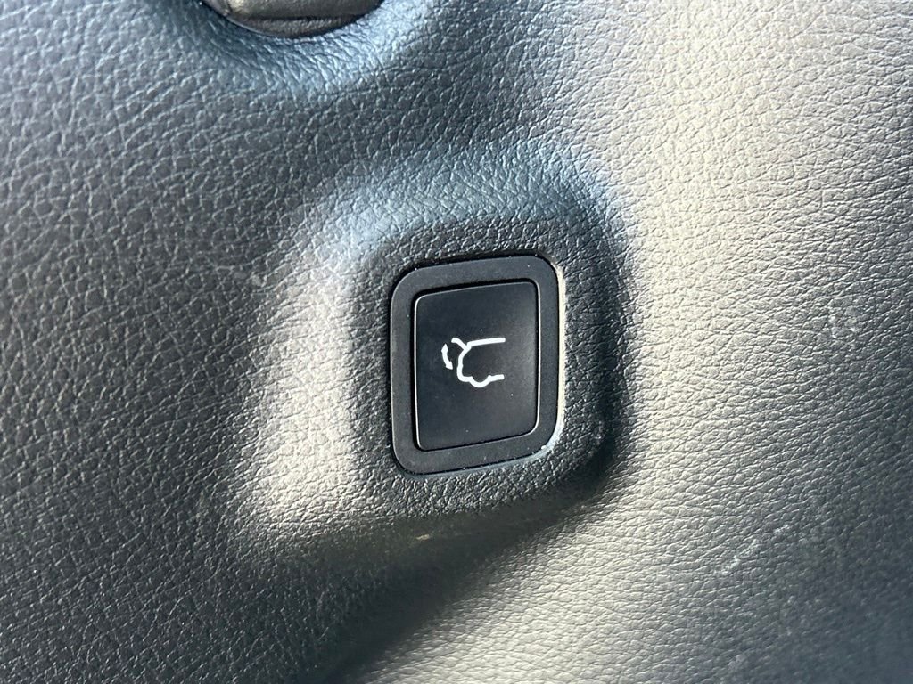 Used 2022 Silver Jeep Limited image 52