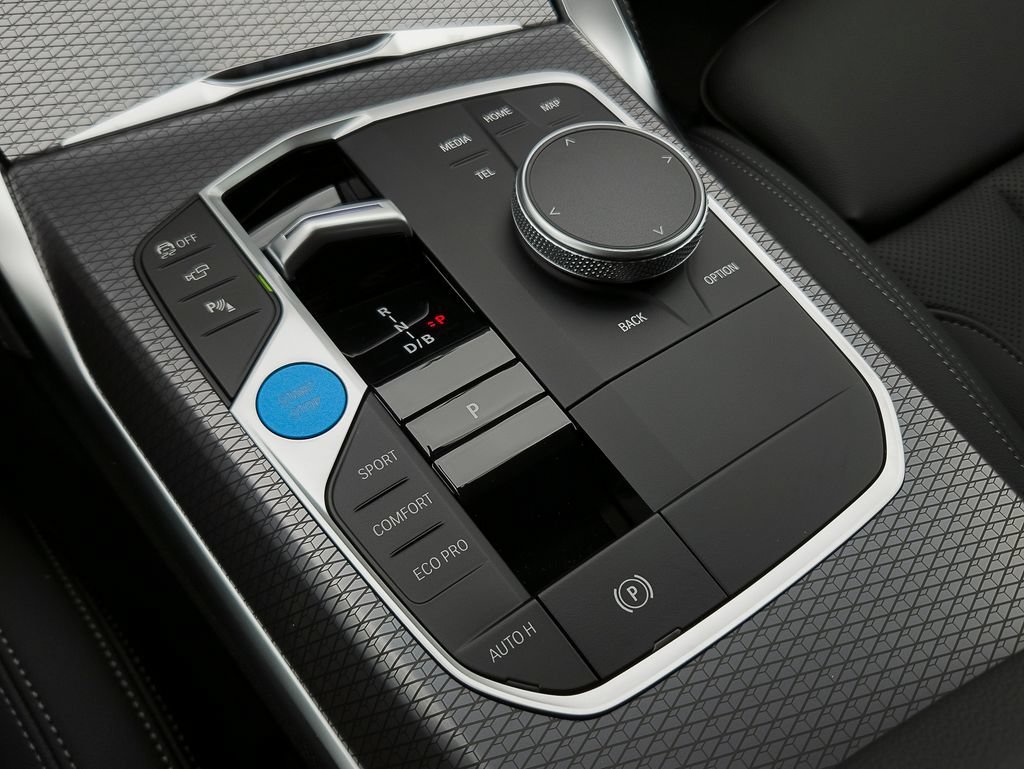 New 2026 Alpine White BMW xDrive40 image 10