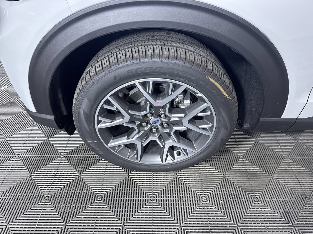 New 2027 Avalanche Gray Ford Platinum image 28