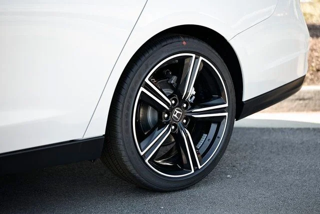New 2026 Platinum White Pearl Honda SE image 7