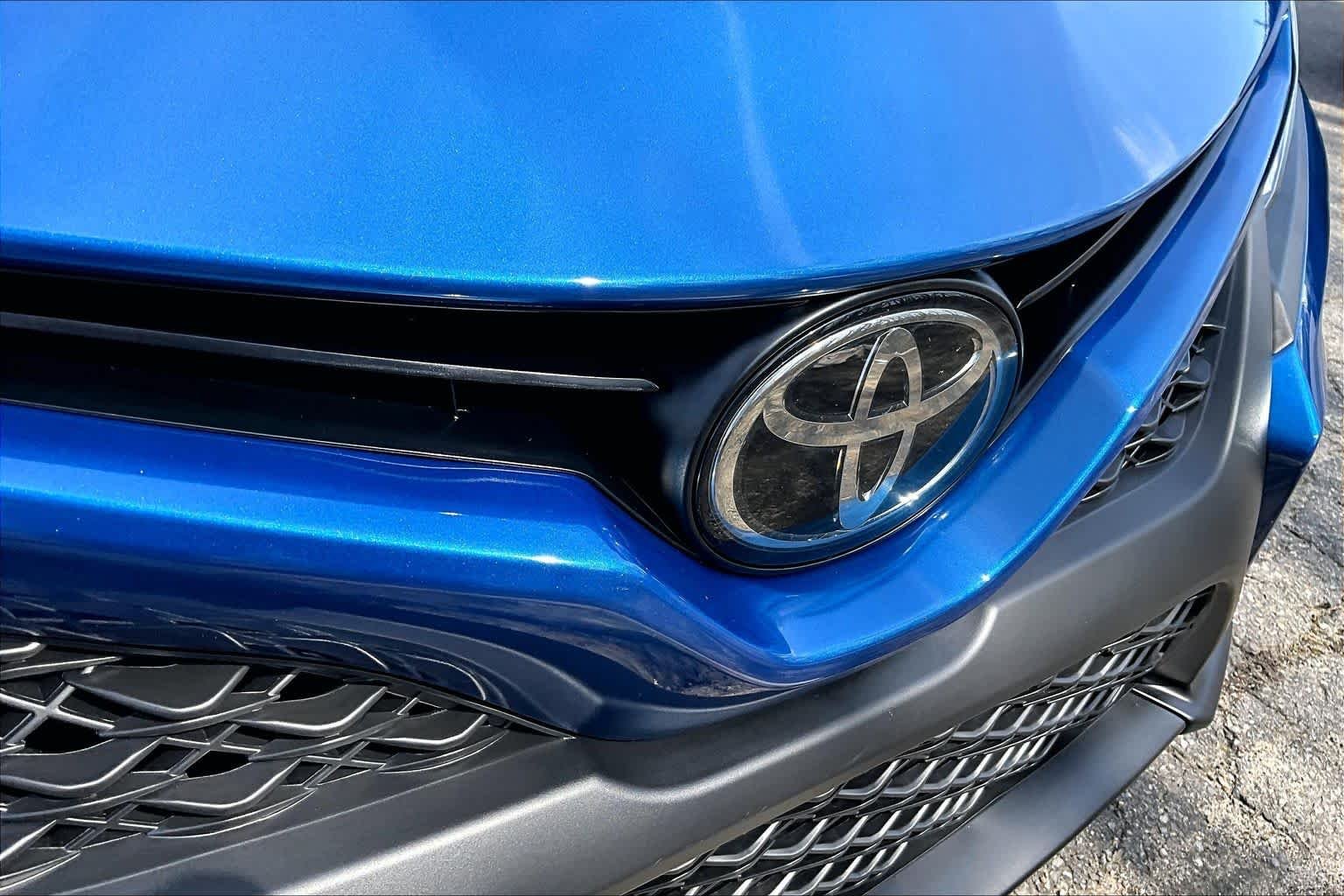 Used 2020 Blue Streak Metallic Toyota SE image 28