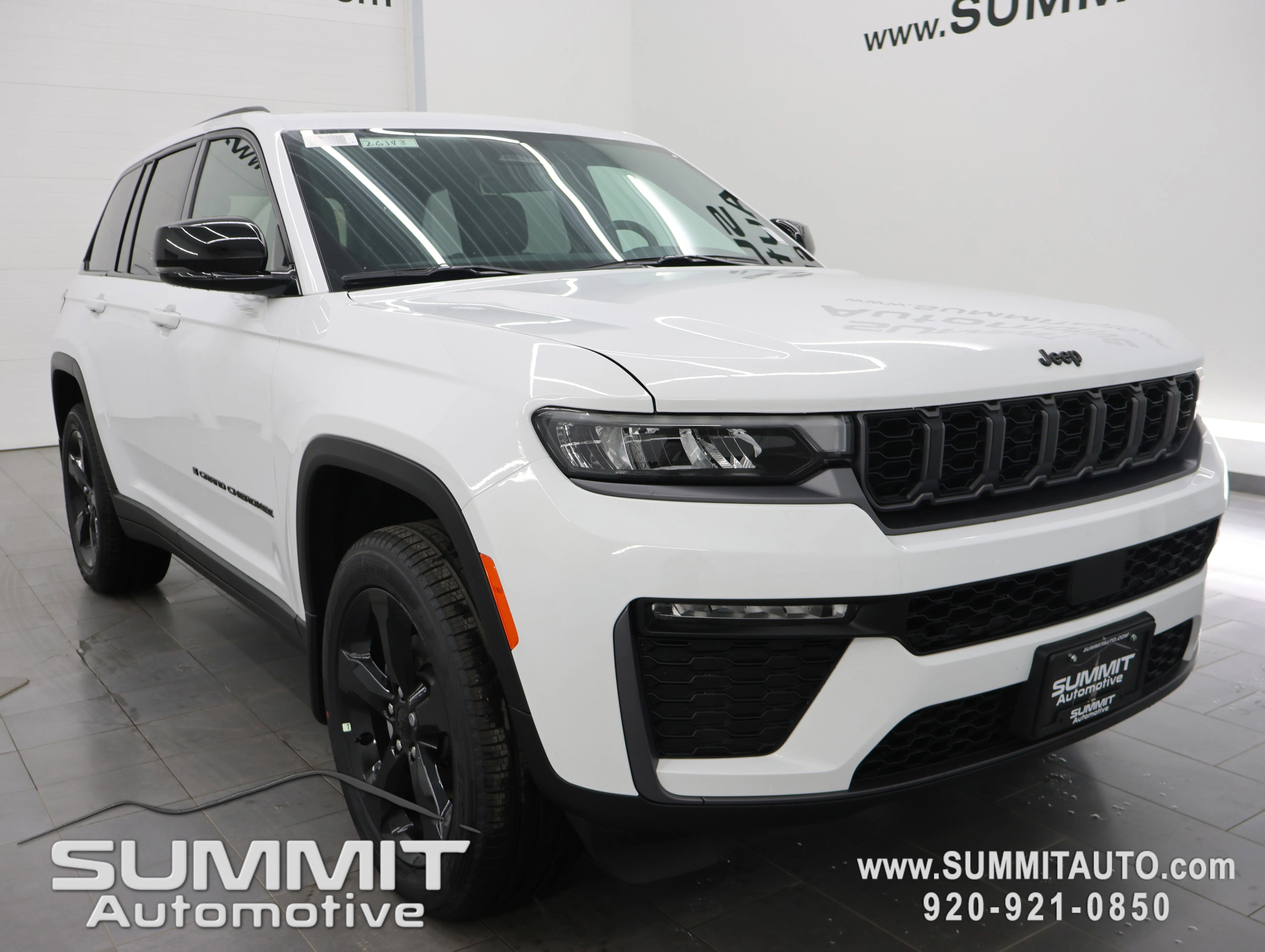 New 2026 Bright White Clear-Coat Exterior Paint Jeep Limited image 2