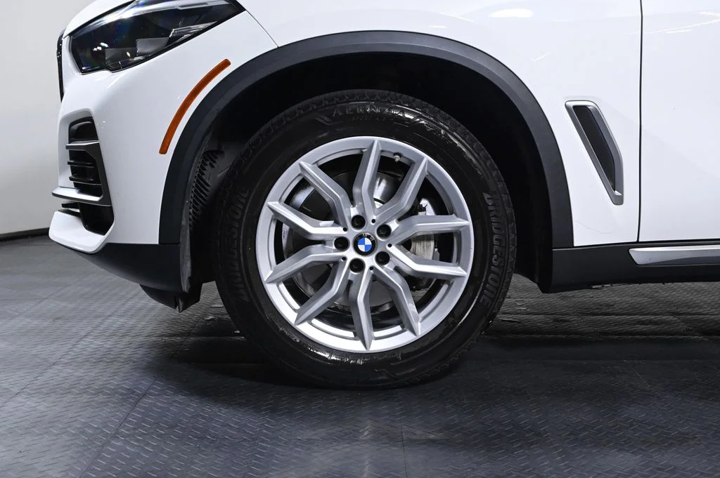Used 2022 White BMW xDrive40i image 23