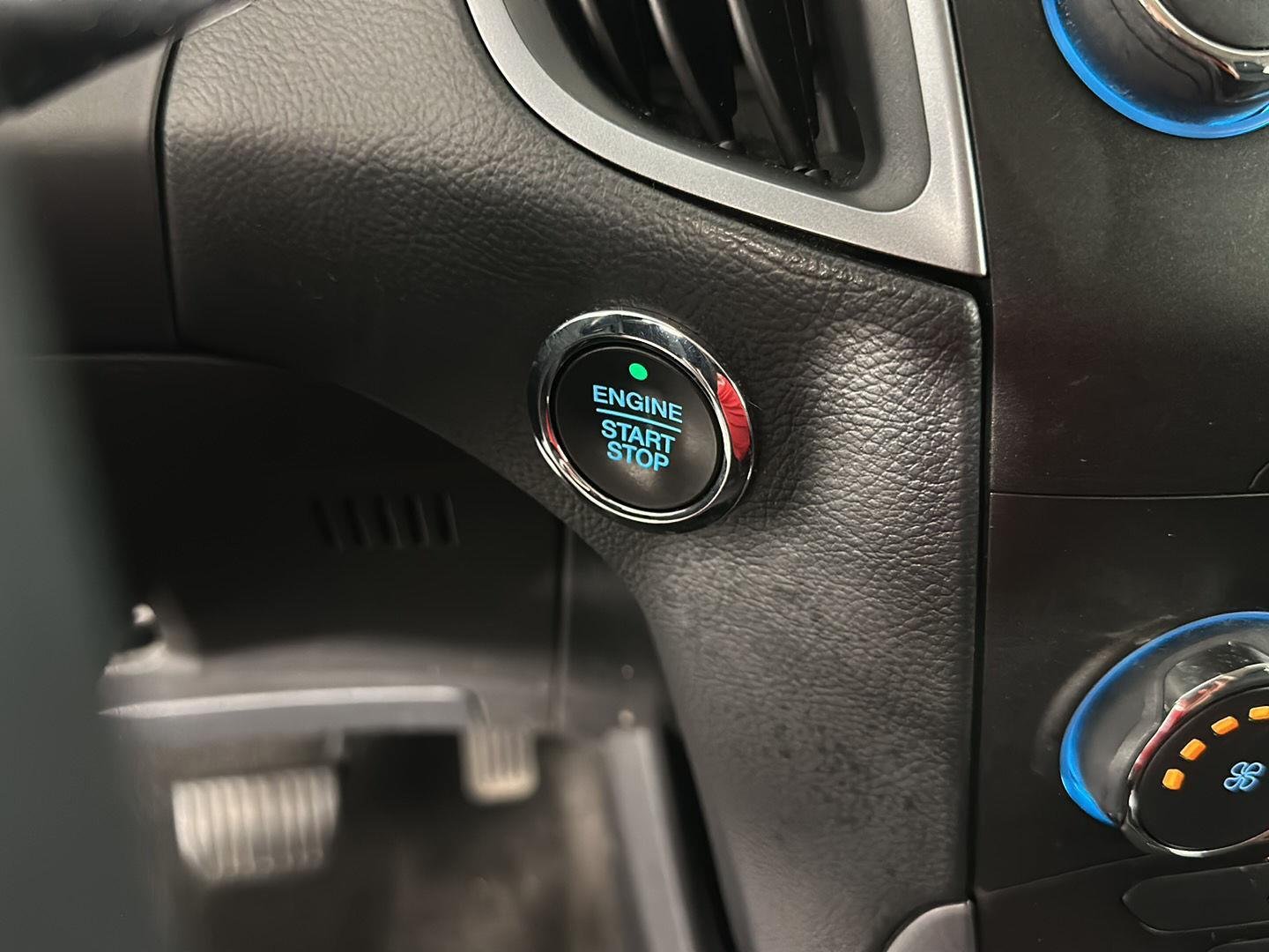 Used 2019 Ingot Silver Ford SE image 29