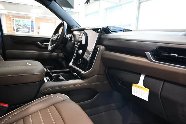 2026 GMC Yukon XL Denali Ultimate - Photo 17