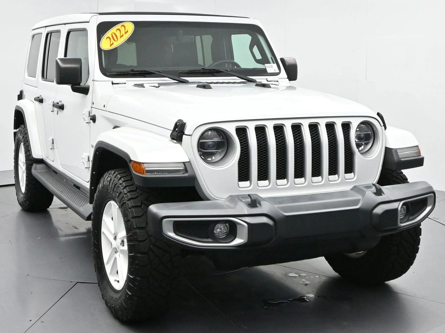 Used 2022 Bright White Clearcoat Jeep Unlimited Sahara image 2