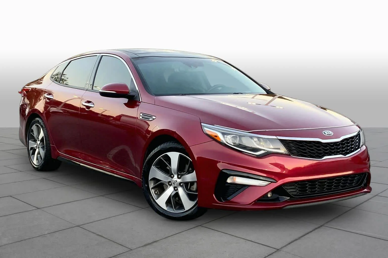 Used 2019 Passion Red Kia S image 2