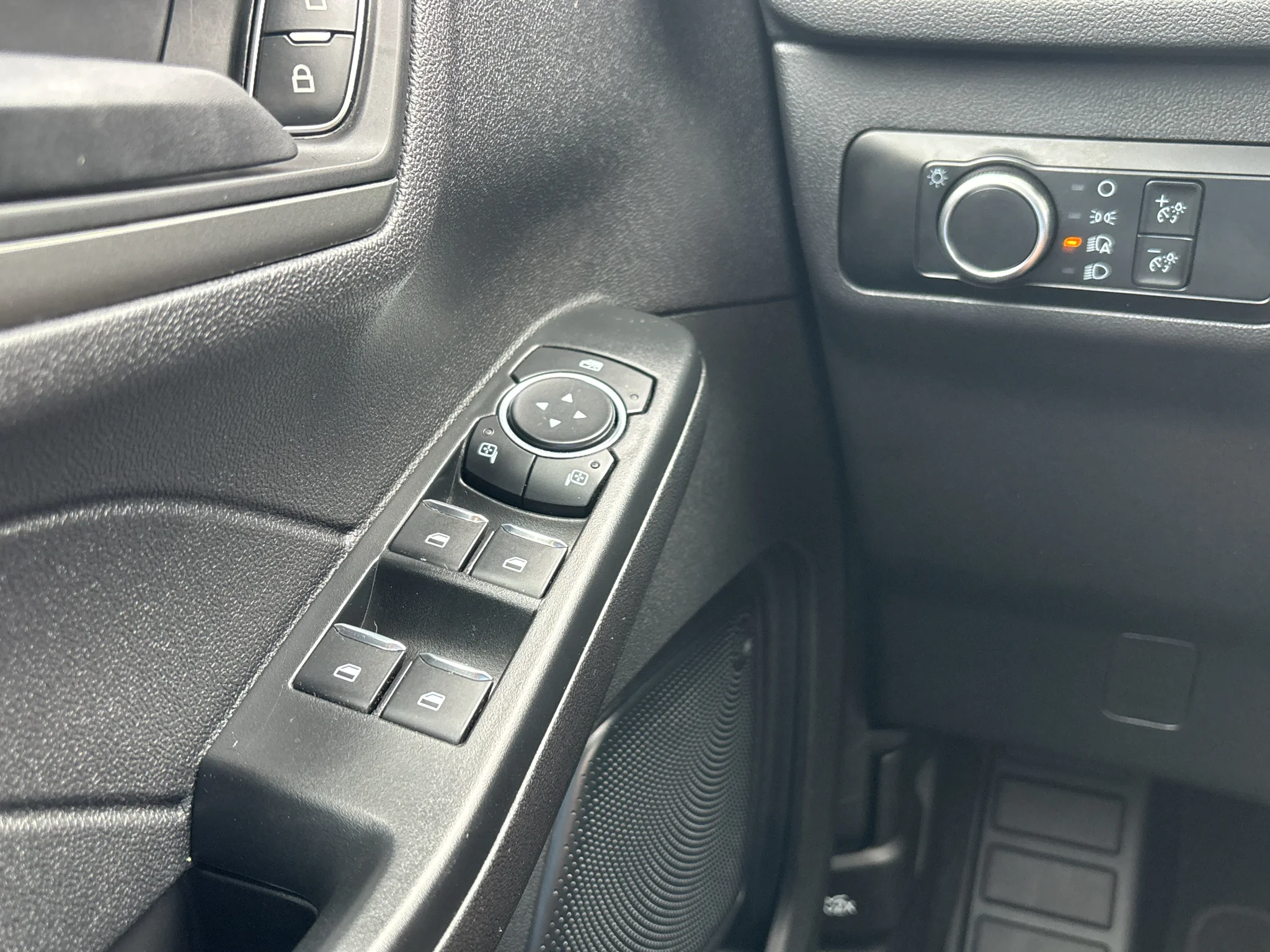 Used 2025 Agate Black Metallic Ford Active image 15