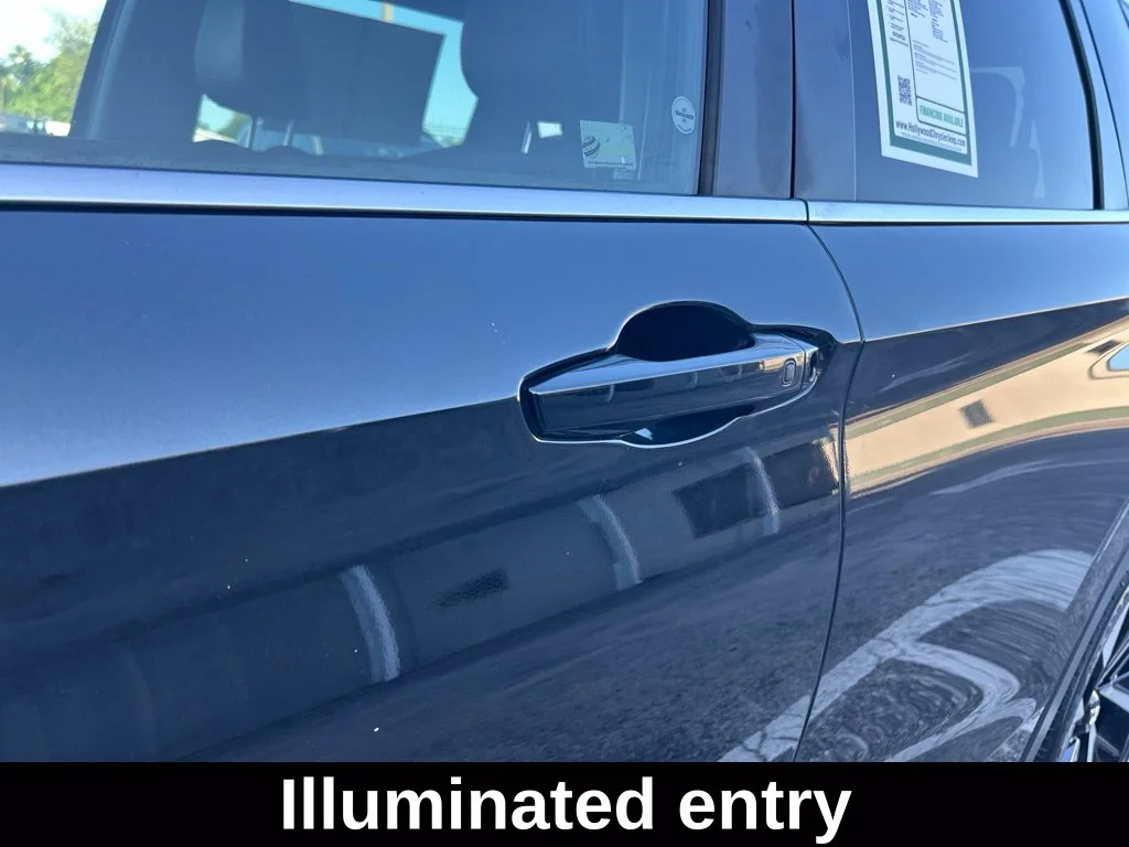 Used 2023 Black Mitsubishi SE image 20