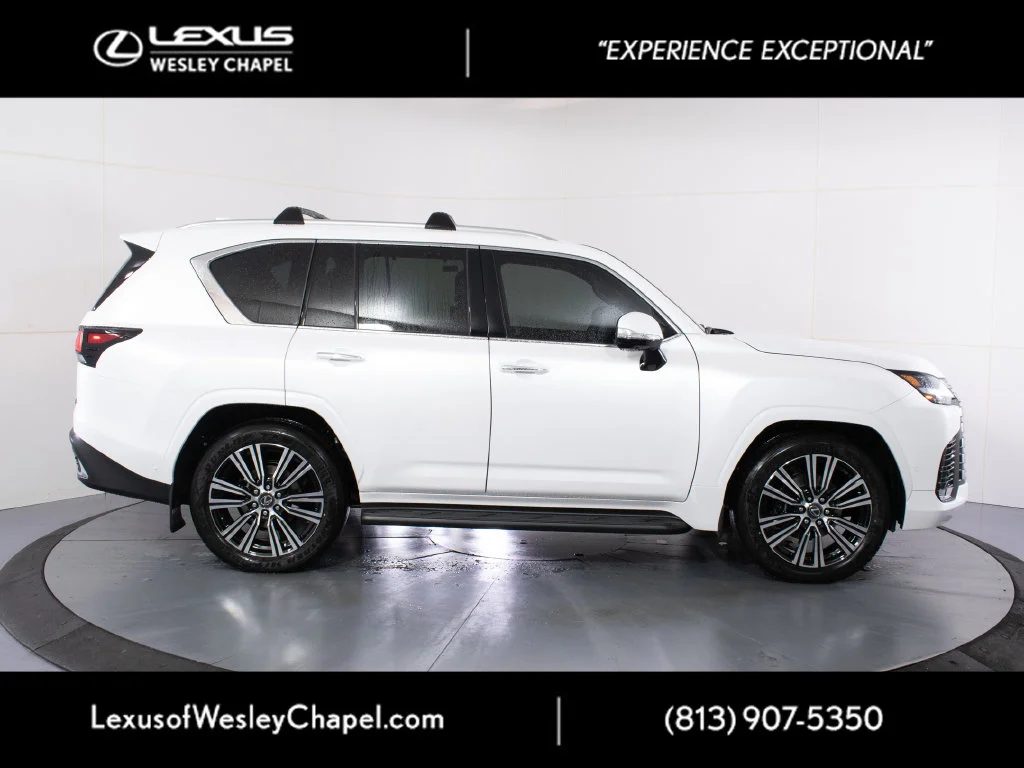 New 2026 Eminent White Pearl Lexus LX 700h LUXURY image 2