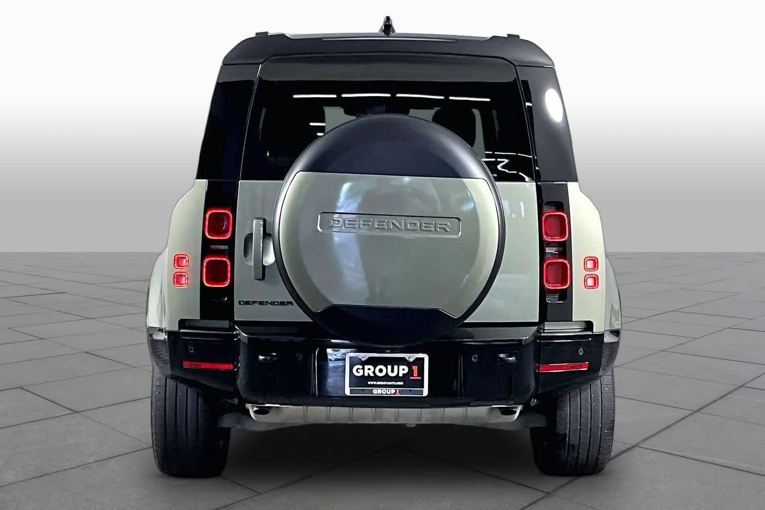 Used 2025 Pangea Green Metallic Land Rover X-Dynamic SE image 5