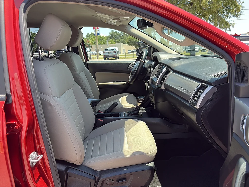 Used 2019 Hot Pepper Red Metallic Tinted Clearcoat Ford  image 16