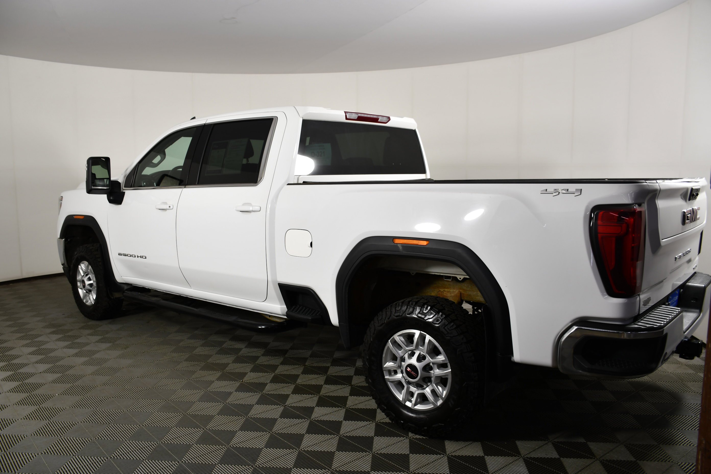 Used 2022 White GMC SLE image 8
