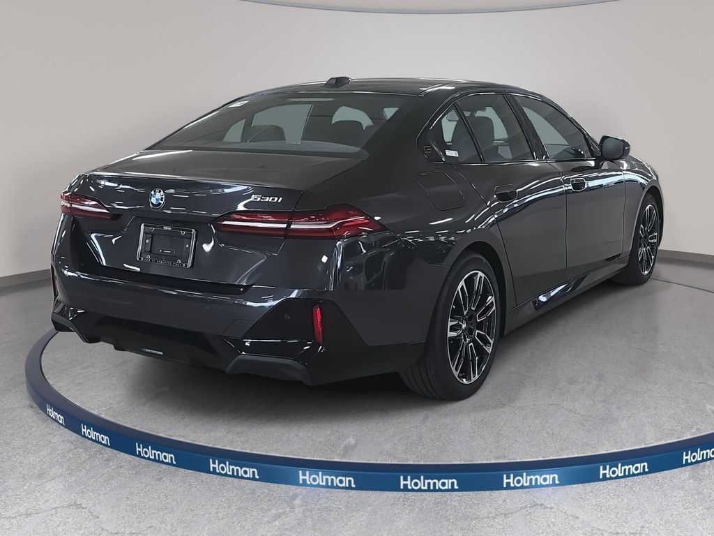 Used 2026 Dark Graphite Metallic BMW 530i image 4