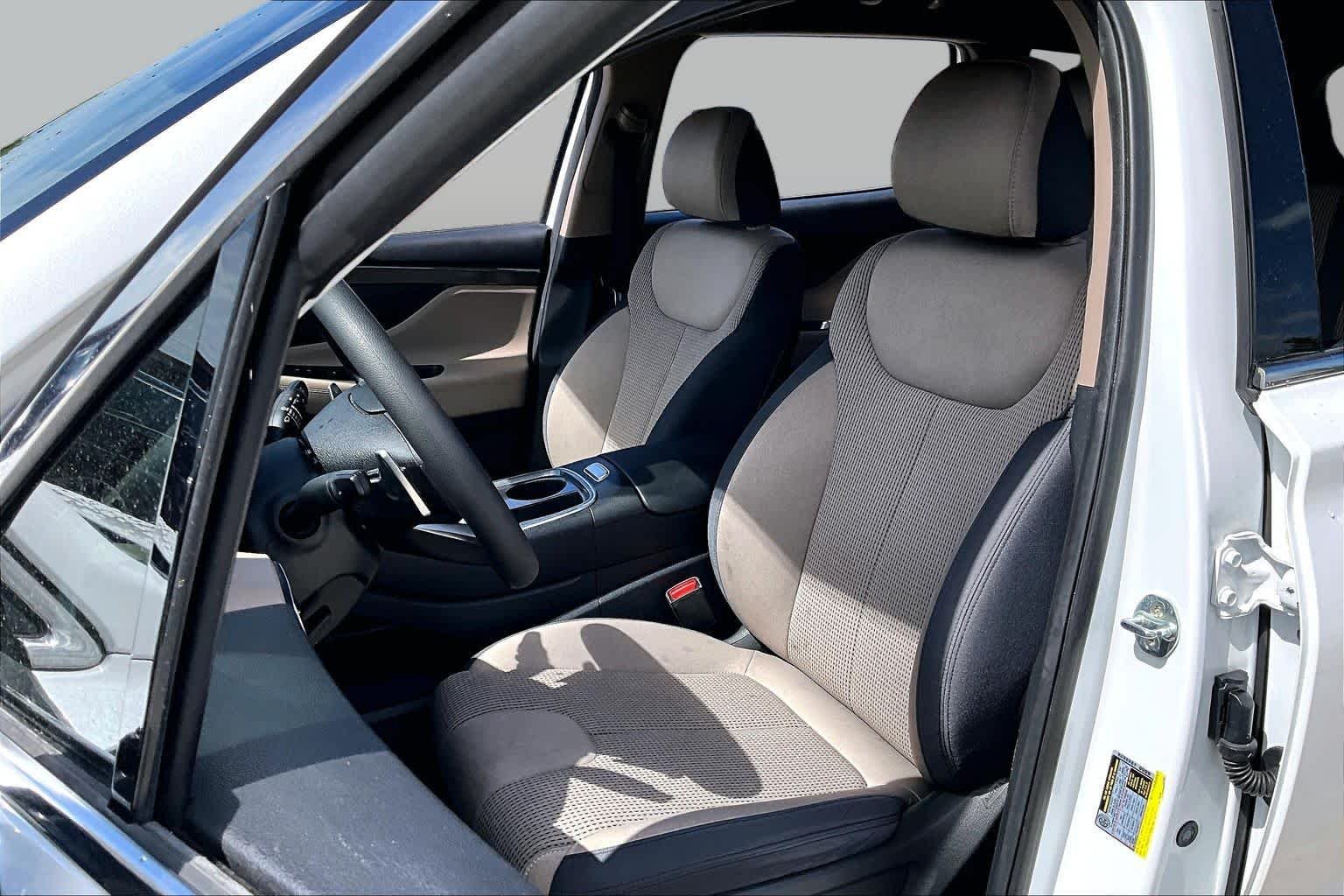Used 2022 Quartz White Hyundai SEL image 8